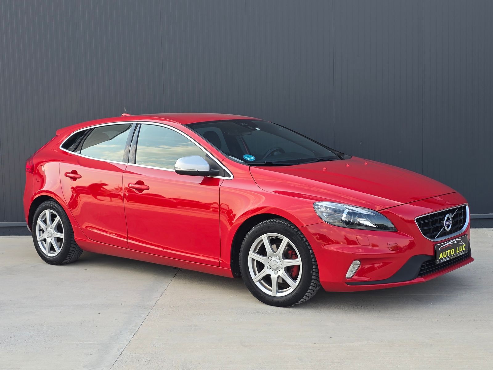 VOLVO V40 2.0D 120CP 2016 R DESIGN