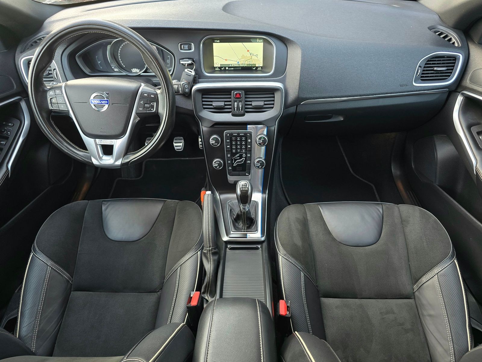 VOLVO V40 2.0D 120CP 2016 R DESIGN