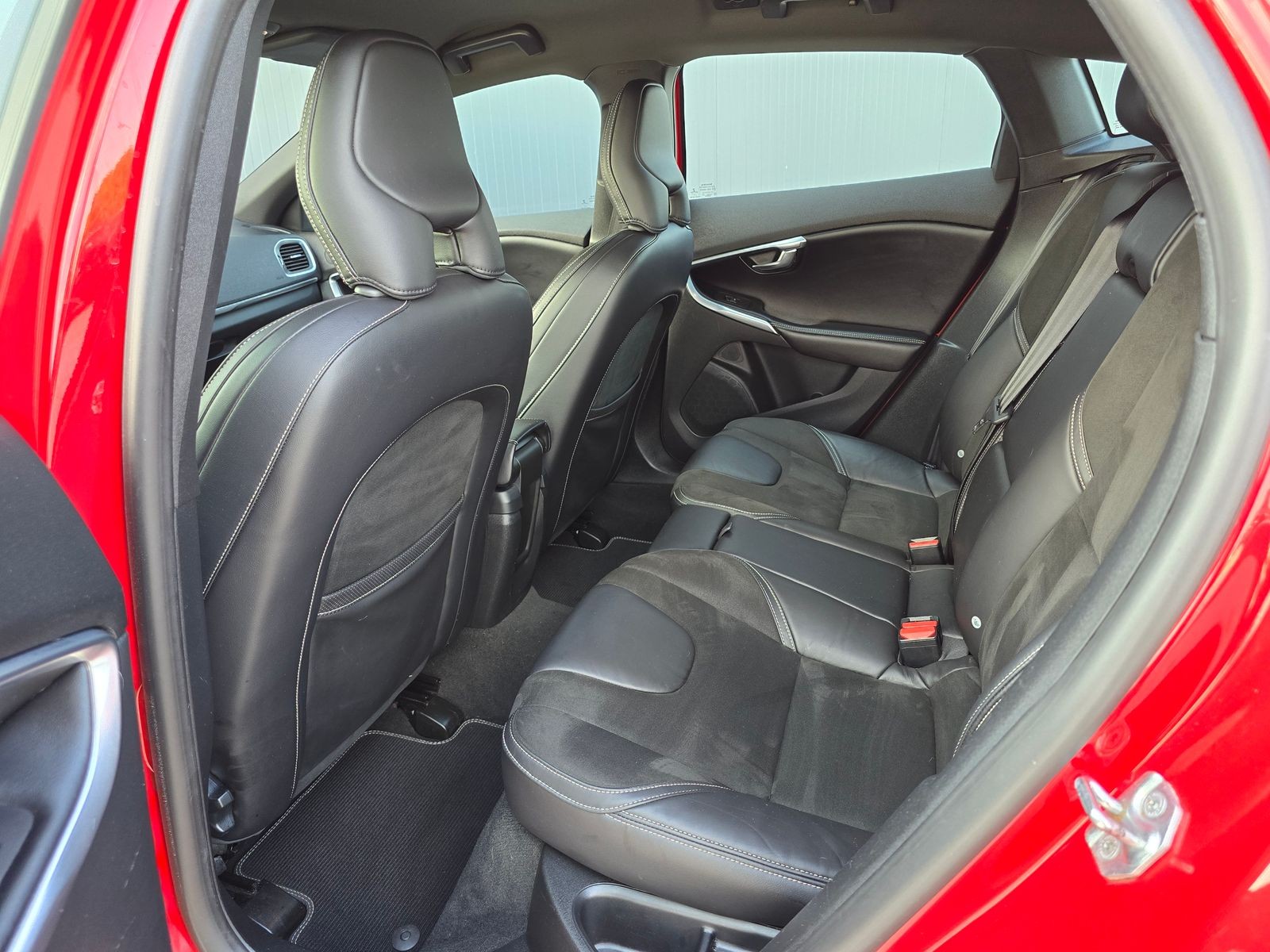 VOLVO V40 2.0D 120CP 2016 R DESIGN