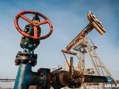 «Коммерсант»: из-за поломок и атак БПЛА в России упало производство нефти