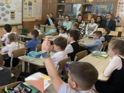 ​В Госдуме предложили доплачивать учителям за общение с родителями