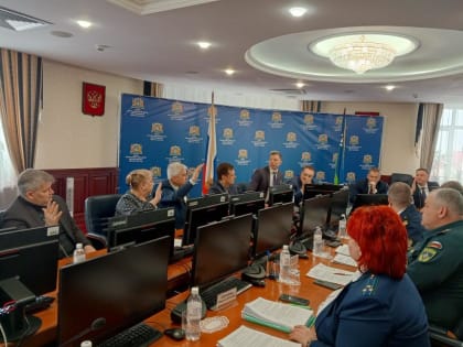 Александр Мещангин проголосовал за изменения в окружной закон «О регулировании отдельных отношений в области обращения с животными на территории Ханты-Мансийского автономного округ