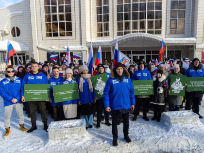 Молодогвардейцы Югры организовали флешмоб «Русская весна» в поддержку военнослужащих