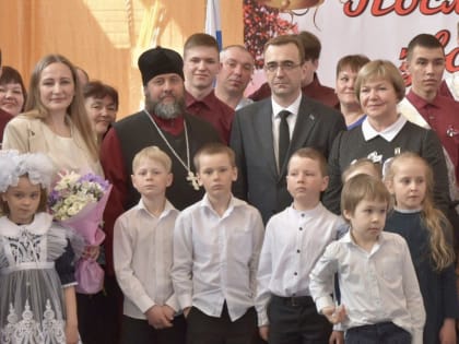 Священник принял участие в празднике «Последний звонок» в средней школе д. Шапша