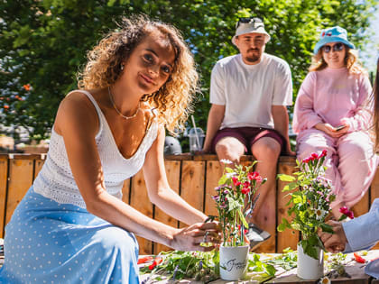 В Ханты-Мансийске прошёл летний фестиваль «Цветочный своп»