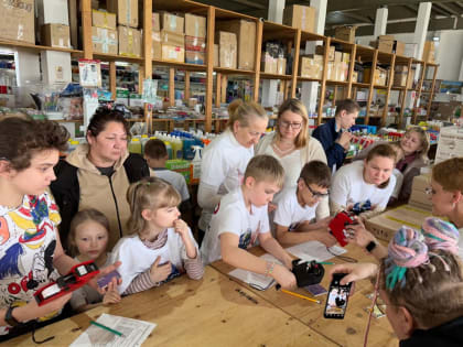 Активисты «Единой России» в Нягани познакомили детей с работой продавца