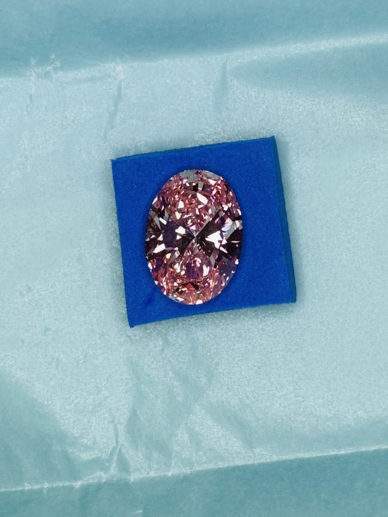 Lab grown diamond vivid pink igi 