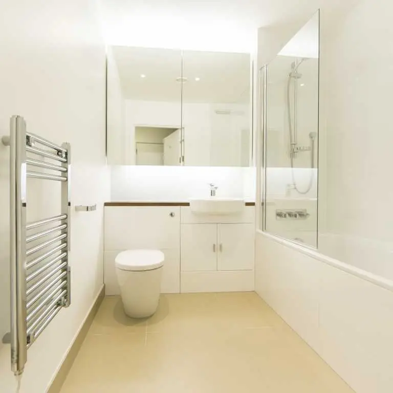 Thumbnail Bright modern bathroom at Fizzy Stepney Green with bathtub, wall-mounted shower, and illuminated vanity mirror