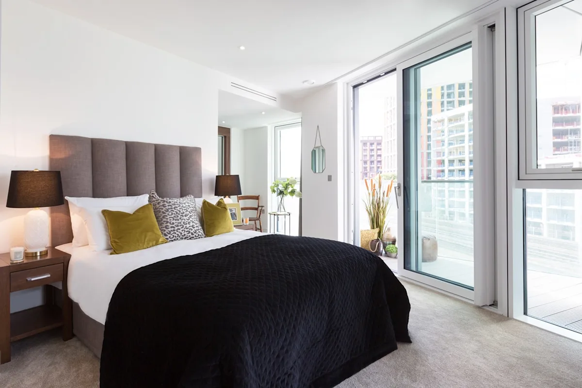 Thumbnail Bright bedroom with private balcony at MyLo Nine Elms Point