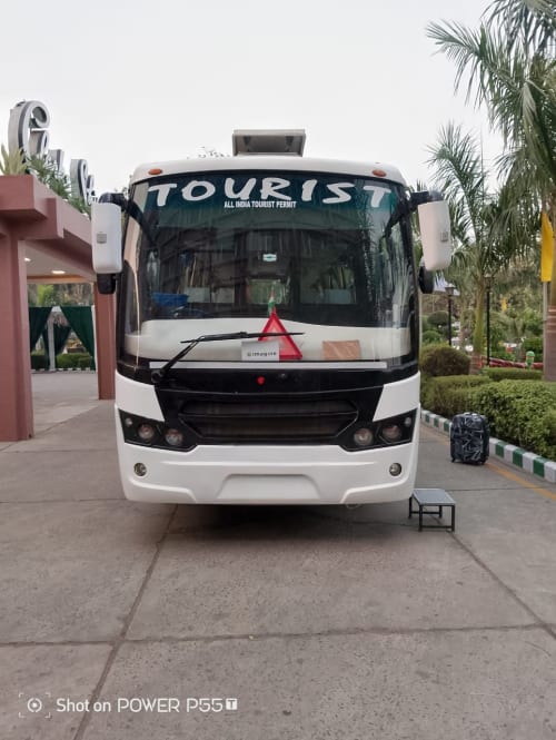 Tata Xpres — Tigor Petrol, Twin-CNG & Xpres-T EV in commercial taxi use, view 4