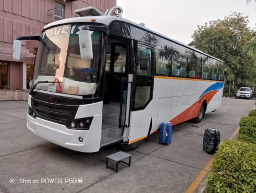 Tata Xpres — Tigor Petrol, Twin-CNG & Xpres-T EV in commercial taxi use, view 2