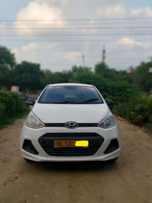 Hyundai Aura (Bi-Fuel CNG) in commercial taxi use, view 6