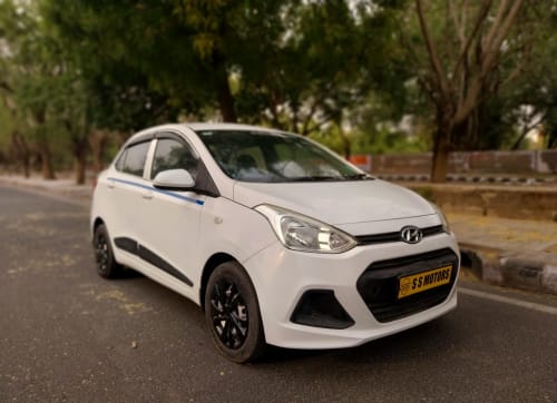 Hyundai Aura (Bi-Fuel CNG) in commercial taxi use, view 5