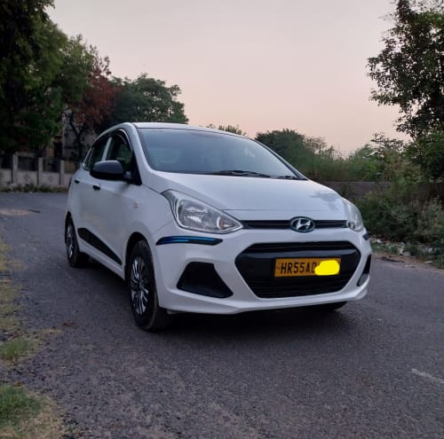 Hyundai Aura (Bi-Fuel CNG) in commercial taxi use, view 4
