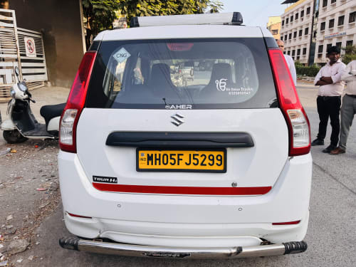 Maruti Suzuki Swift in commercial taxi use, view 4