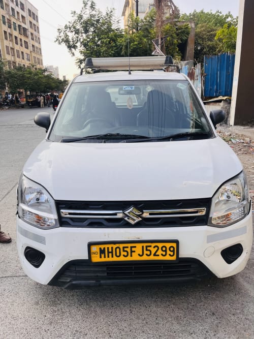 Maruti Suzuki Swift in commercial taxi use, view 5