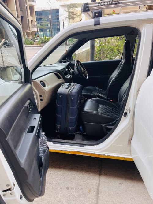 Maruti Suzuki Swift in commercial taxi use, view 6