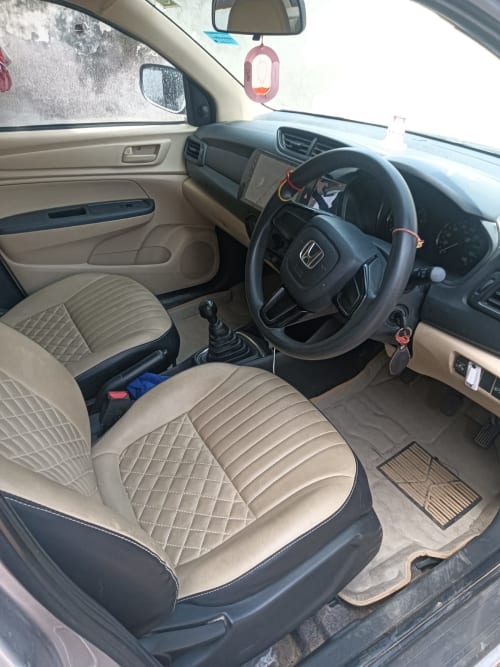 Honda Amaze in commercial taxi use, view 4
