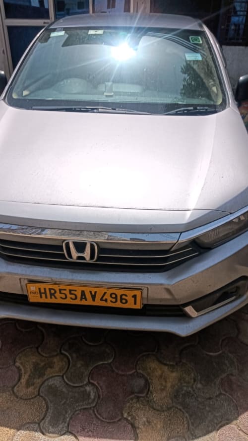 Honda Amaze in commercial taxi use, view 6