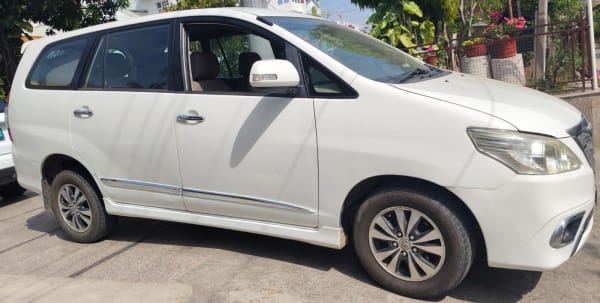Toyota Innova V (2015)