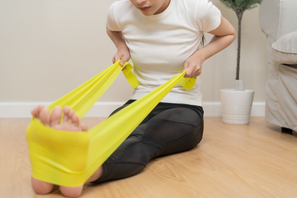 vecteezy_woman_with_yellow_band__21602230_432