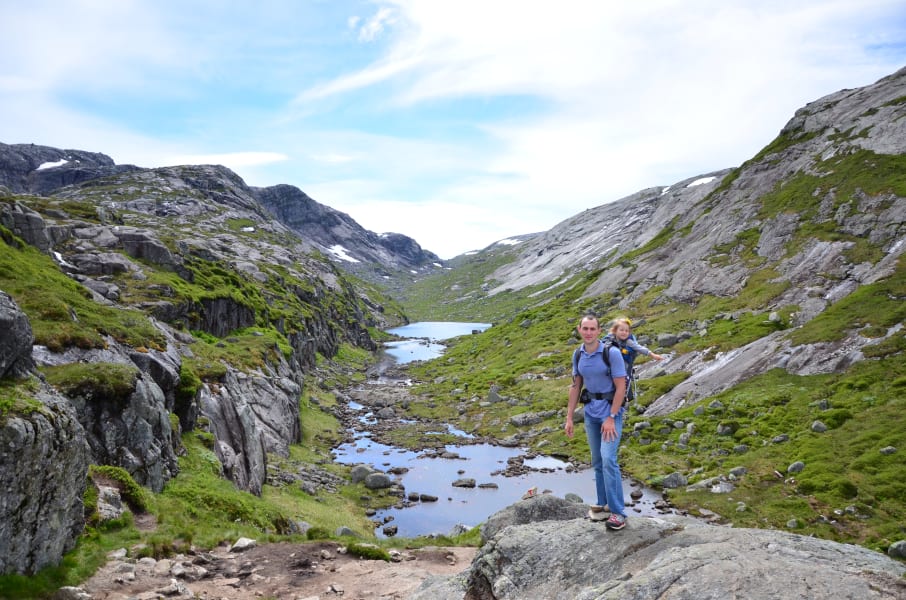 Нелегкие маршруты с легкими детьми: Kjeragbolten, Preikestolen, Trolltunga и Nigardsbreen за 4 дня с двумя детьми в рюкзаках (июль 2017)