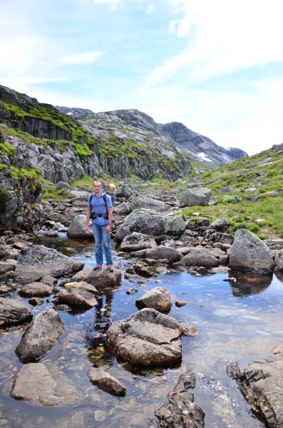Нелегкие маршруты с легкими детьми: Kjeragbolten, Preikestolen, Trolltunga и Nigardsbreen за 4 дня с двумя детьми в рюкзаках (июль 2017)