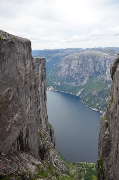 Нелегкие маршруты с легкими детьми: Kjeragbolten, Preikestolen, Trolltunga и Nigardsbreen за 4 дня с двумя детьми в рюкзаках (июль 2017)