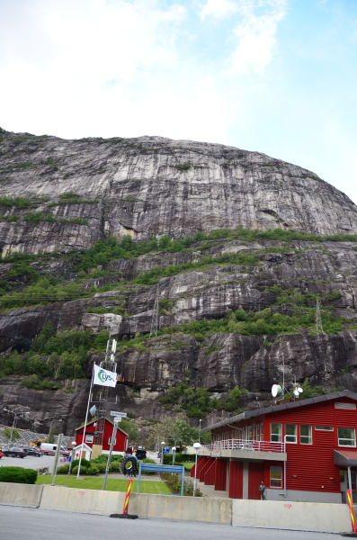 Нелегкие маршруты с легкими детьми: Kjeragbolten, Preikestolen, Trolltunga и Nigardsbreen за 4 дня с двумя детьми в рюкзаках (июль 2017)