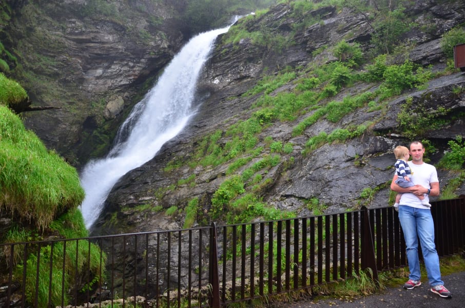 Нелегкие маршруты с легкими детьми: Kjeragbolten, Preikestolen, Trolltunga и Nigardsbreen за 4 дня с двумя детьми в рюкзаках (июль 2017)