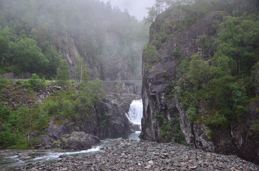 Нелегкие маршруты с легкими детьми: Kjeragbolten, Preikestolen, Trolltunga и Nigardsbreen за 4 дня с двумя детьми в рюкзаках (июль 2017)
