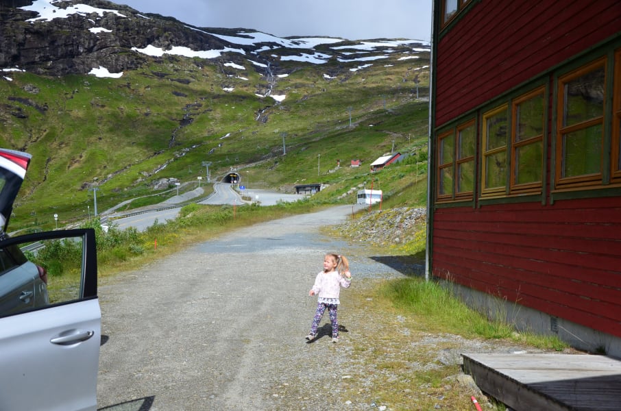 Нелегкие маршруты с легкими детьми: Kjeragbolten, Preikestolen, Trolltunga и Nigardsbreen за 4 дня с двумя детьми в рюкзаках (июль 2017)