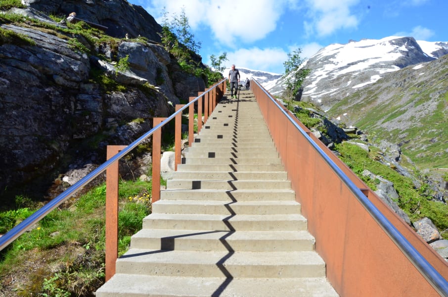 Нелегкие маршруты с легкими детьми: Kjeragbolten, Preikestolen, Trolltunga и Nigardsbreen за 4 дня с двумя детьми в рюкзаках (июль 2017)