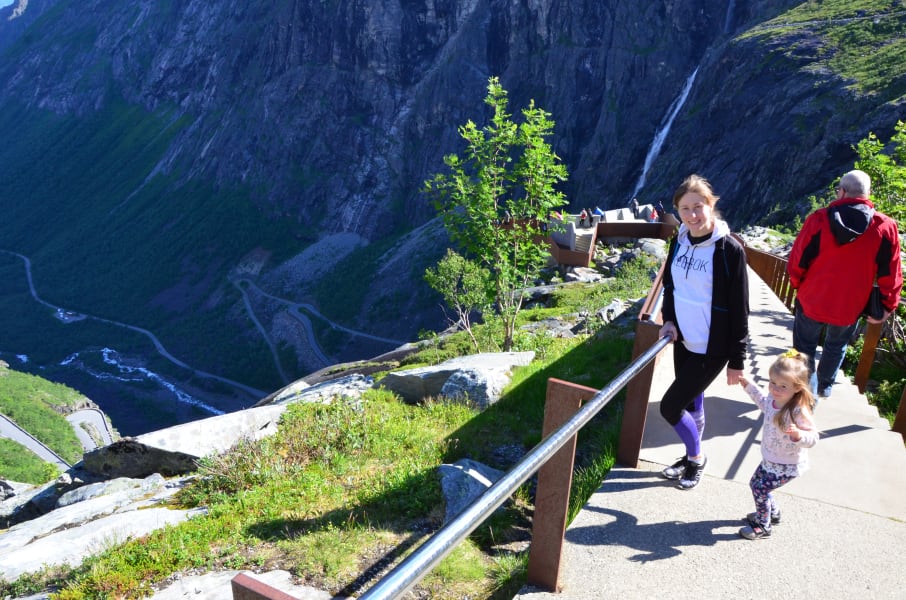 Нелегкие маршруты с легкими детьми: Kjeragbolten, Preikestolen, Trolltunga и Nigardsbreen за 4 дня с двумя детьми в рюкзаках (июль 2017)