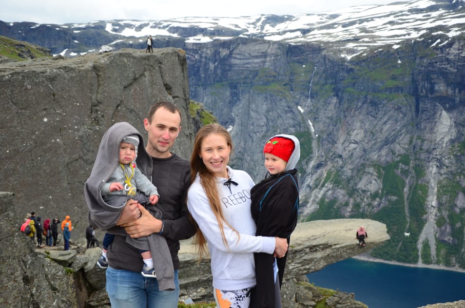 Нелегкие маршруты с легкими детьми: Kjeragbolten, Preikestolen, Trolltunga и Nigardsbreen за 4 дня с двумя детьми в рюкзаках (июль 2017)