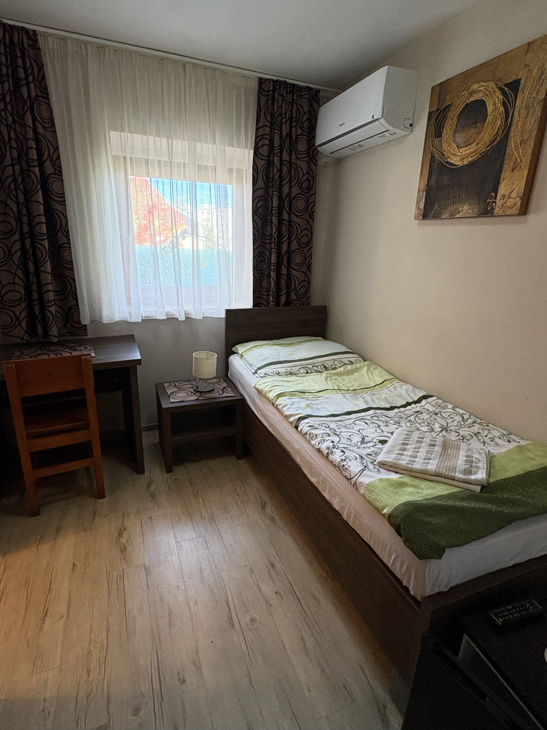 Food: Pot of mussels