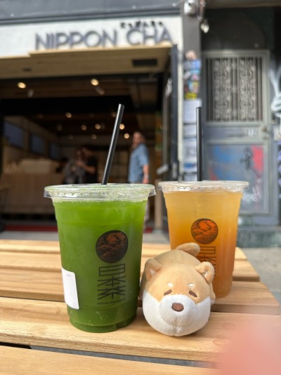 Grabbing tea & cheering on runners at the New York City Marathon