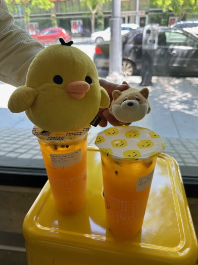 Getting the S1 Passionfruit Green Tea at Happy Lemon in Mission Bay