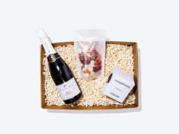 Berries & Bubbly Gift Box