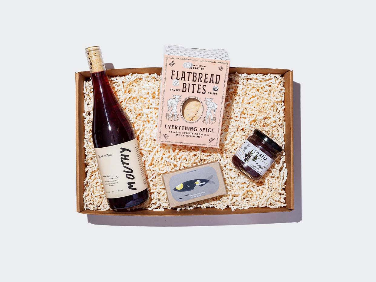 Product Name MOUTHY WINES Nosh & Charcuterie Gift Box