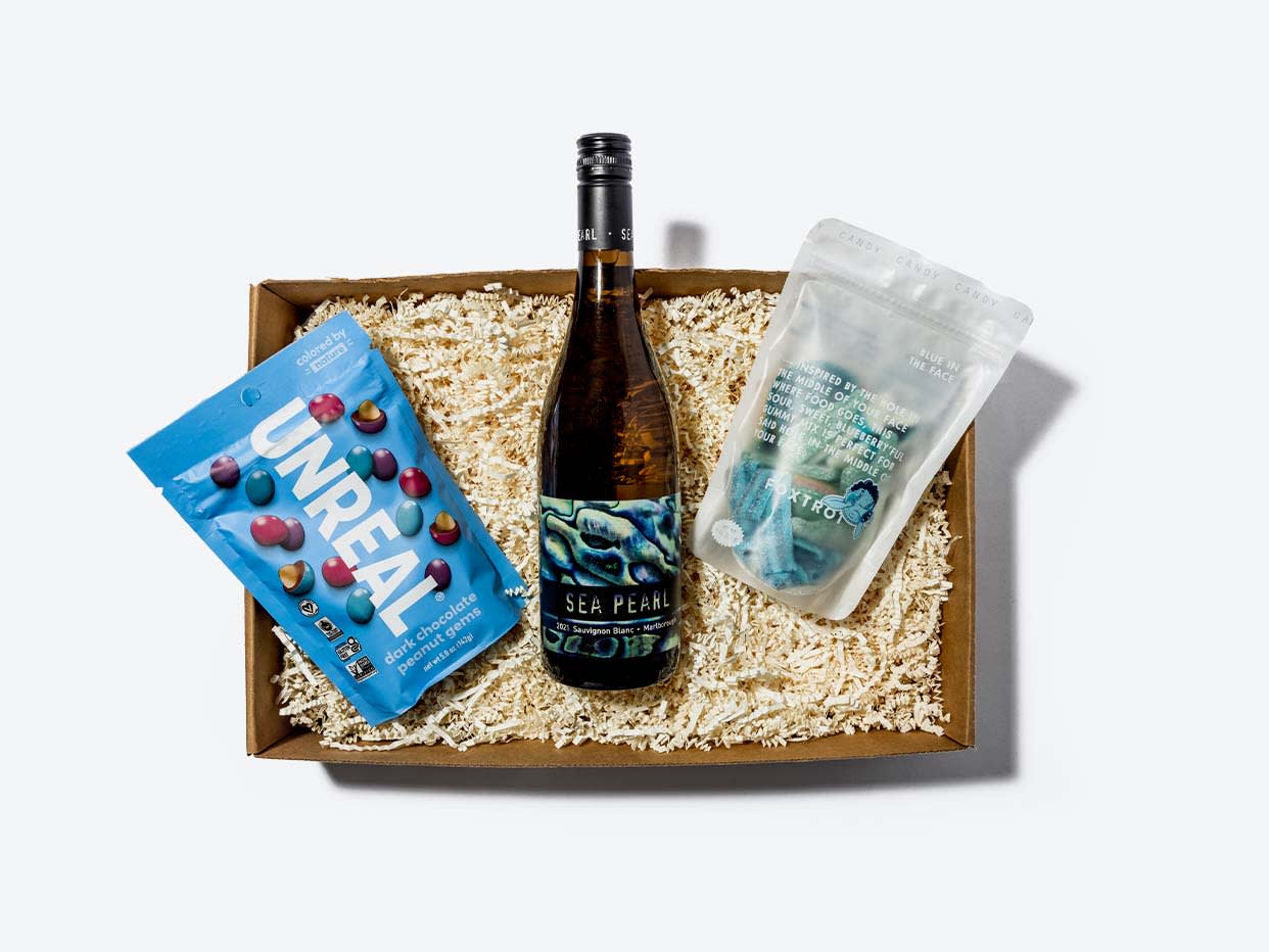 Product Name Wine & Sweets Gift Box - White