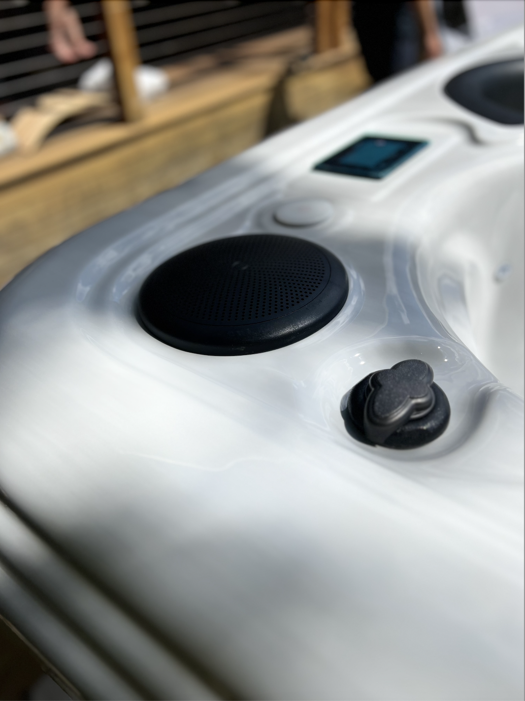 Built-In Bluetooth & Premium Speakers