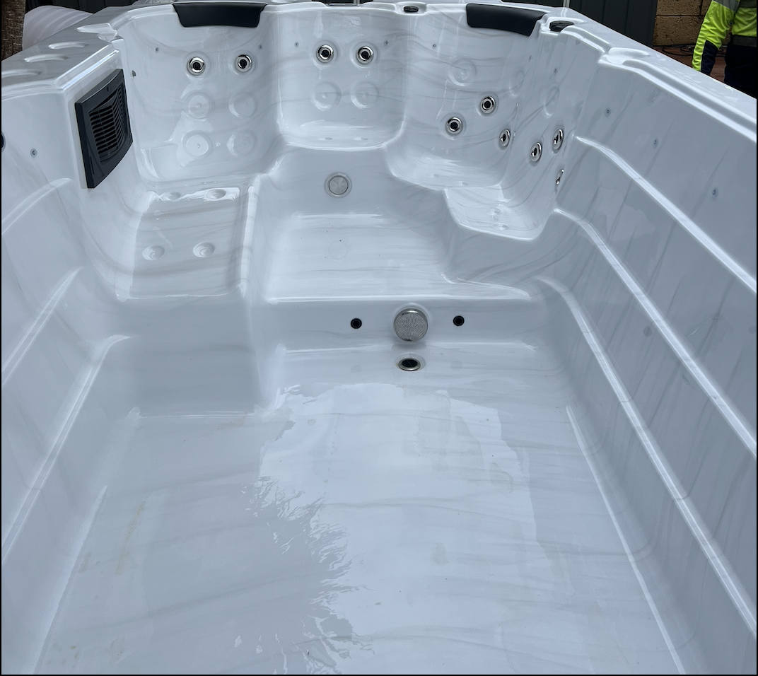 Spacious Family Plunge Pool