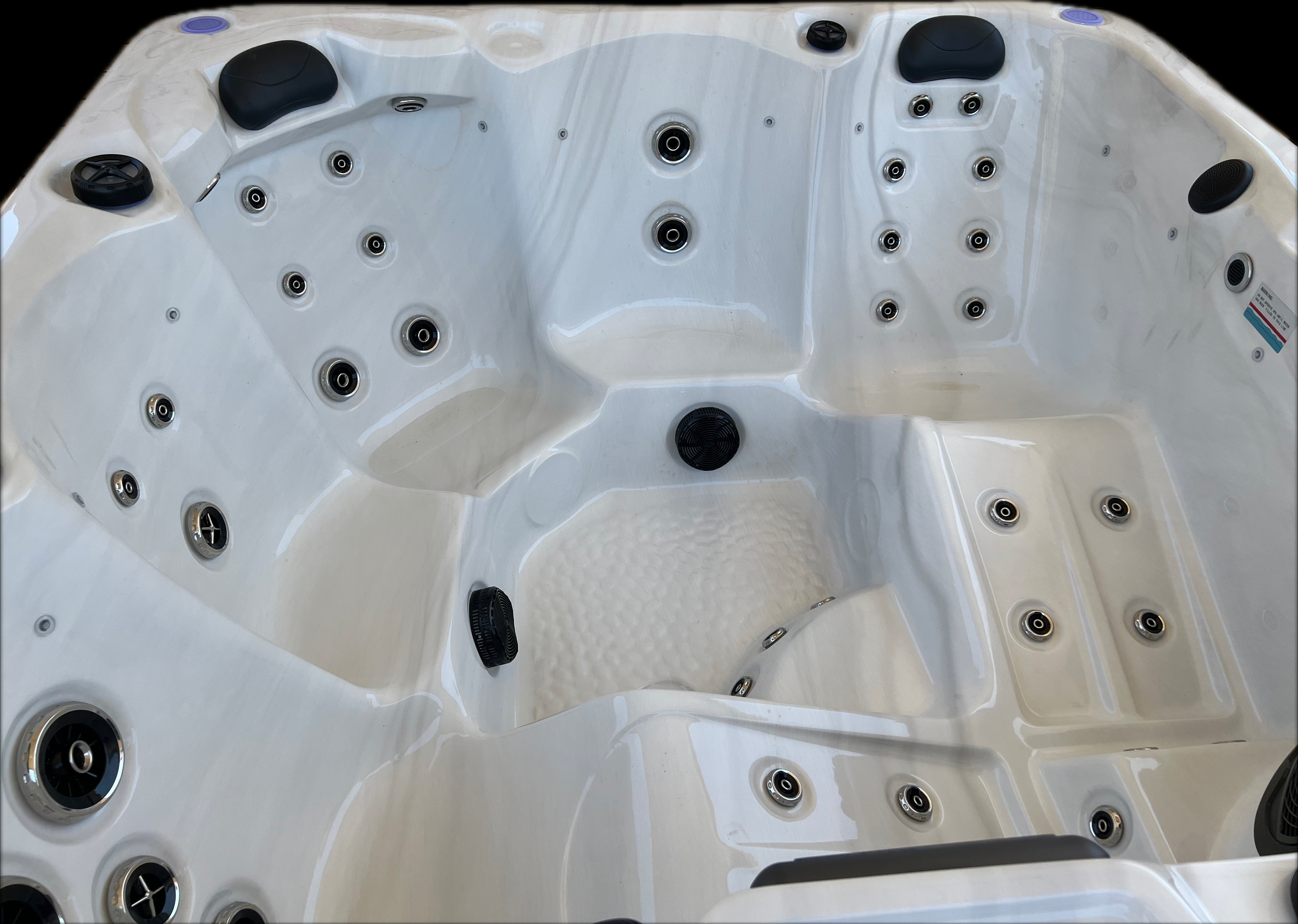 Luxury 5-Person Spa – Designed for Shared Relaxation