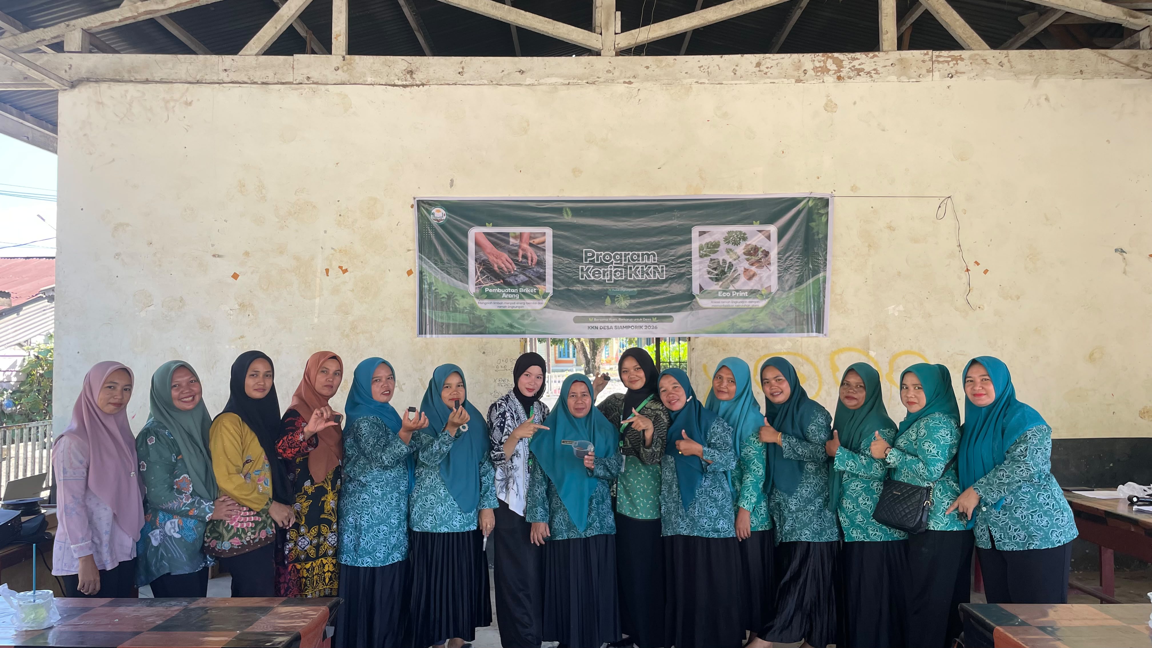 Sosialisasi Pengolahan Limba Sawit Menjadi Bricket Arang Bersama Ibu PKK