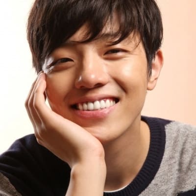 Go Hyeon gallery 1