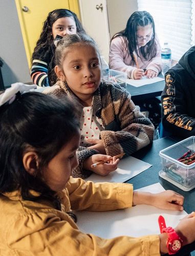 Niños en clase Zona Kids