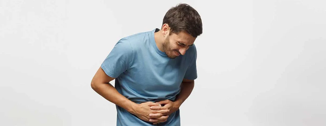 متى يجب زيارة الطبيب لآلام المعدة المستمرة