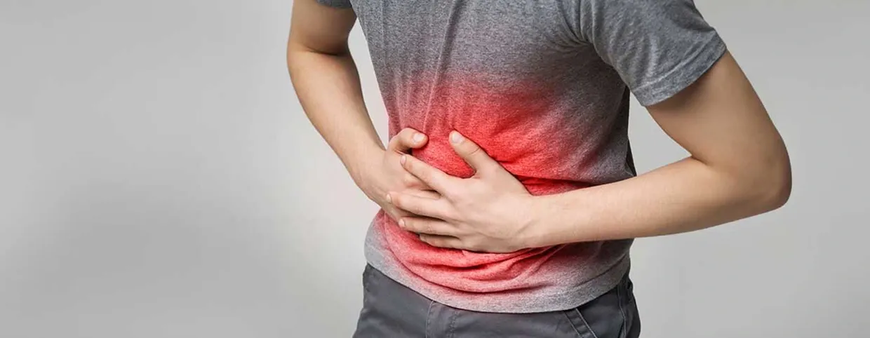 10 علاجات منزلية فعالة لعلاج ألم المعدة والتقيؤ