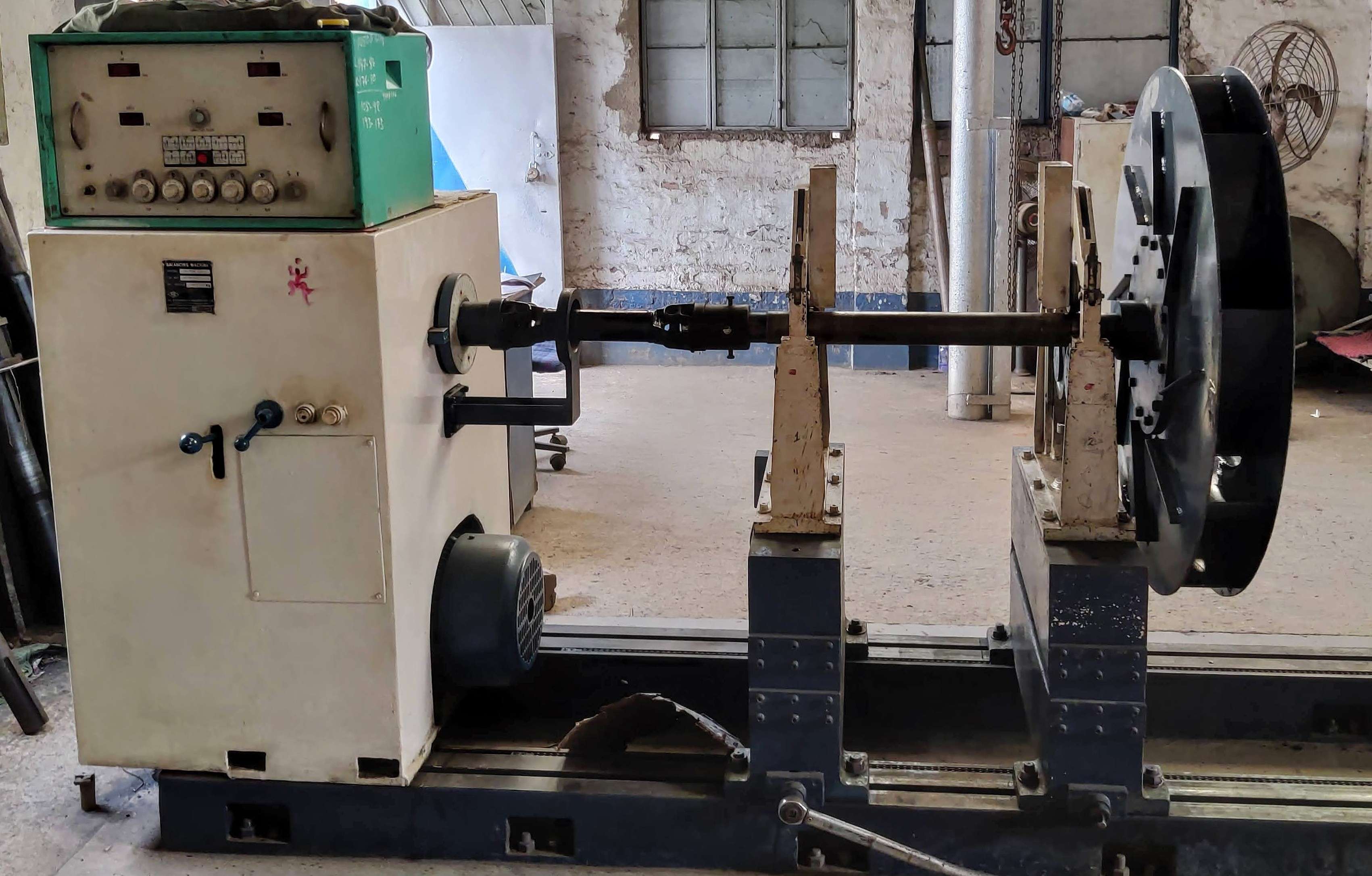 Dynamic Balancing Machine